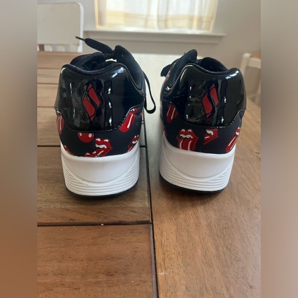 Rolling Stones Skechers Black Sneakers with classic stones mouth! Size 11 NWOT! - Picture 9 of 12